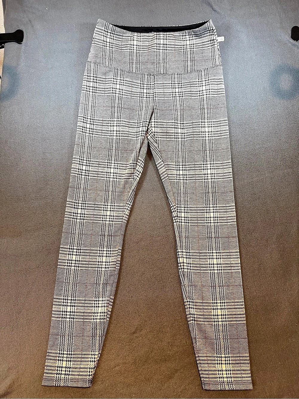 LYSSE Plaid Skinny Pants in Gray & Black Size Large Like New